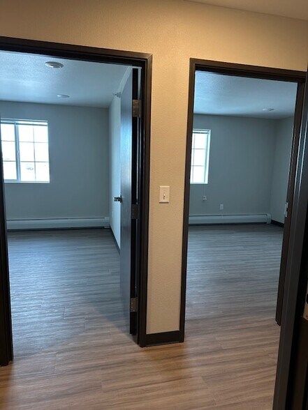 Building Photo - 15 19th Ave SW