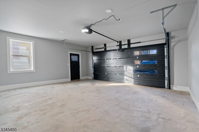 Building Photo - 908 S Park St
