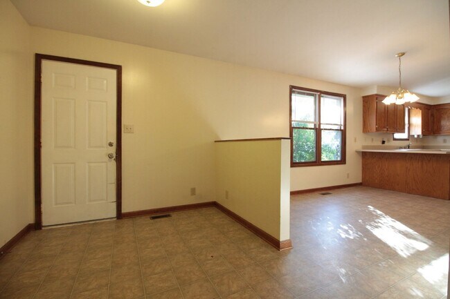 Building Photo - 205 Farmer Rd