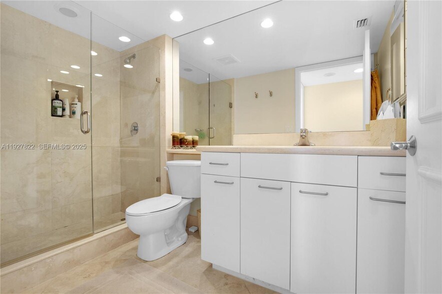 Building Photo - 21055 Yacht Club Dr