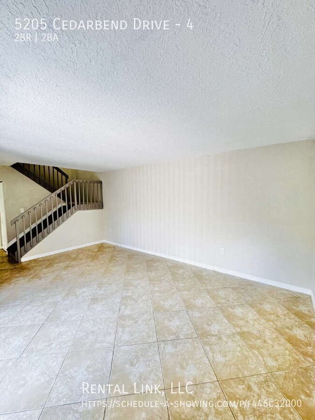 Building Photo - 5205 Cedarbend Dr