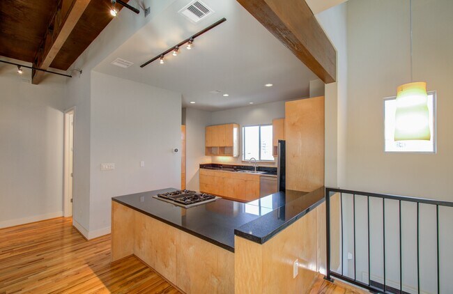 Building Photo - 318 McAlpine St