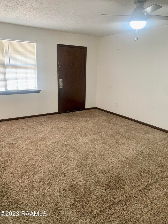 Building Photo - 600 Rim Rd