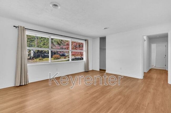 Building Photo - 316 Sky Dr