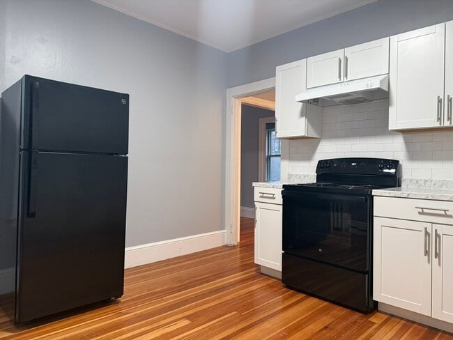 Building Photo - 5 Lothrop St