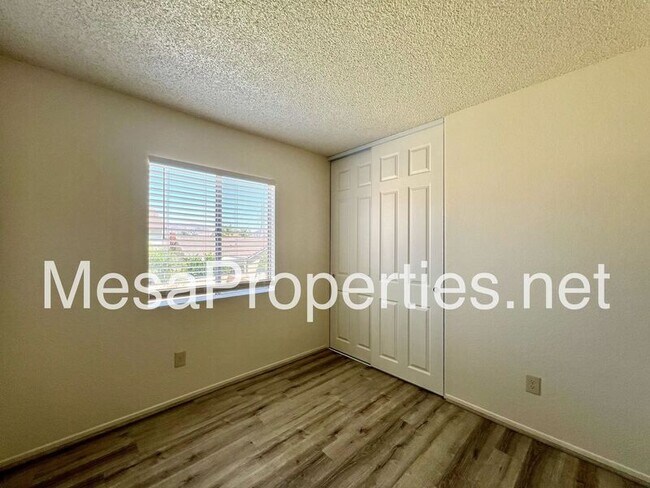 Building Photo - 11321 Oakwood Dr