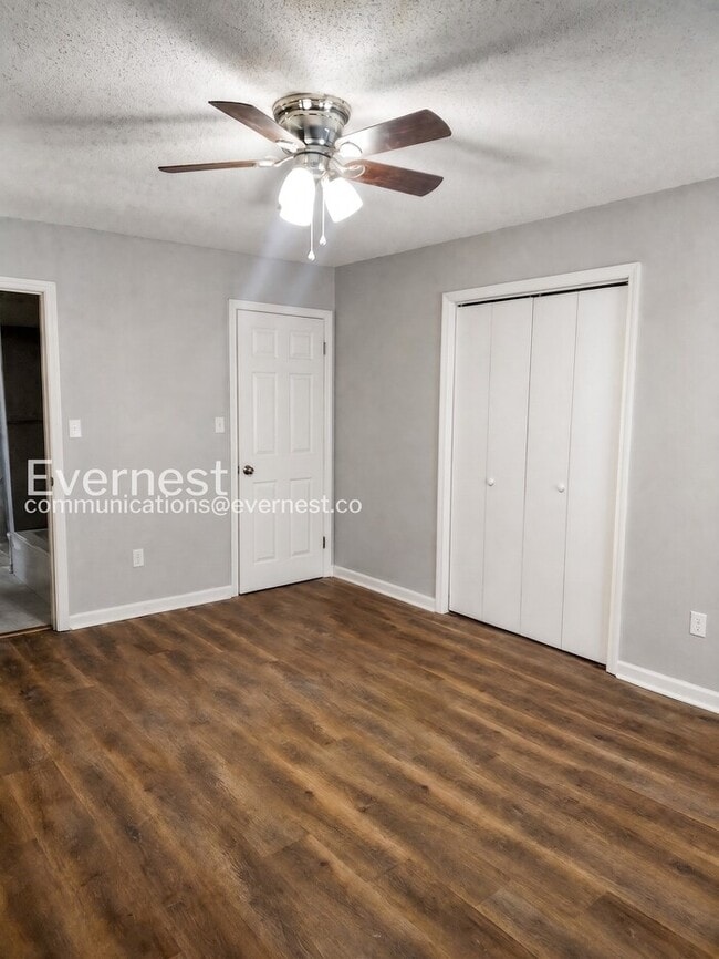 Building Photo - 4 Bed, 2 Bath Home with Garage / Pet-Friendly / Coming Soon!