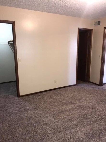 Building Photo - 1403 Hennessey St