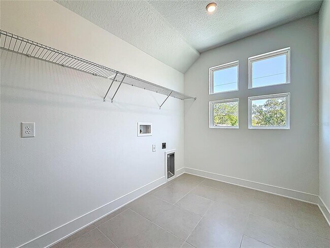 Building Photo - 4732 W Wallcraft Ave