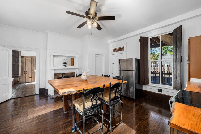 Building Photo - 120 S Cherokee St