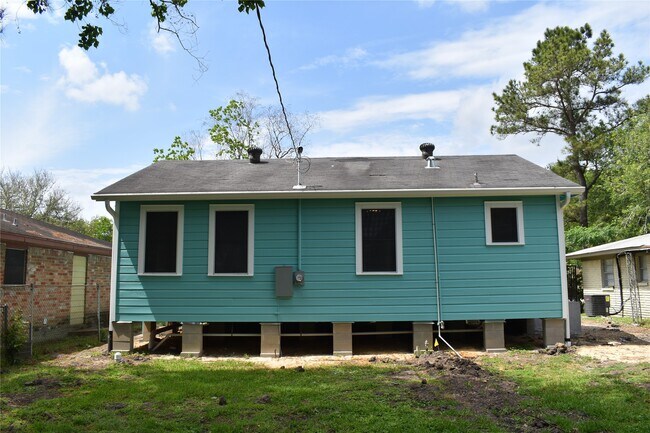 Building Photo - 904 Wisconsin St