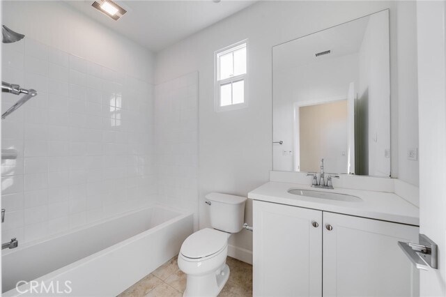 Building Photo - 64 Meander