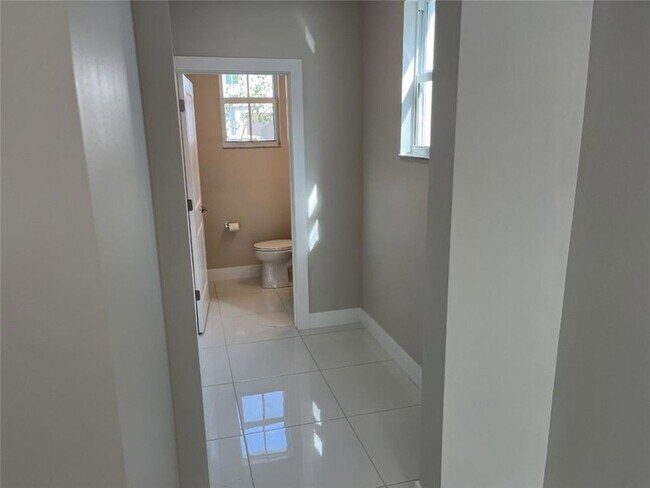 Building Photo - 252 Preserve Trl N