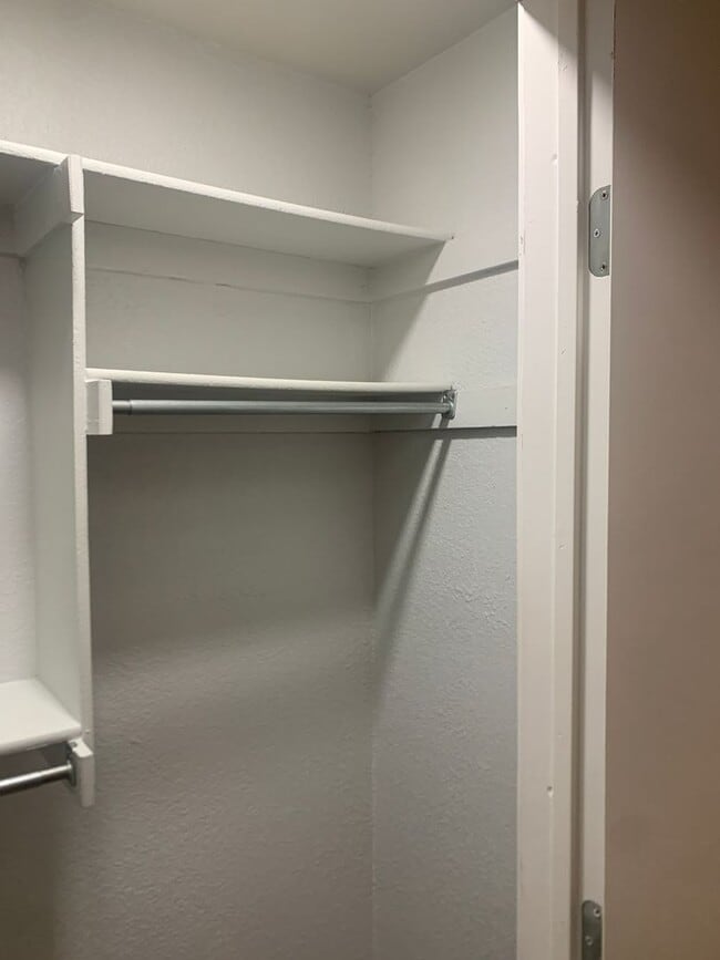 Building Photo - Renovated 3 Bedroom/ 1.5 Bath in Great Neighborhood