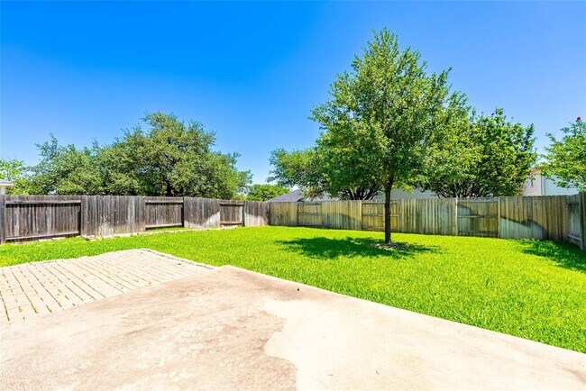 Building Photo - 605 Arrowood Pl