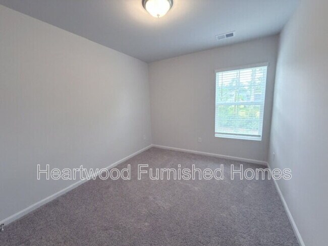 Building Photo - 807 Coburg Ln