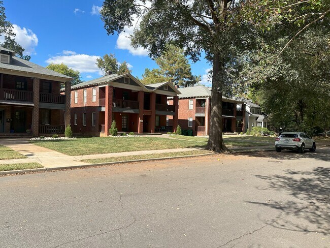 Building Photo - 605 Lamar Ave