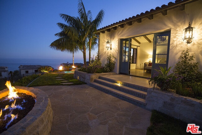Building Photo - 10 Sea Glass