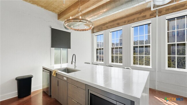 Building Photo - 222 Losoya St