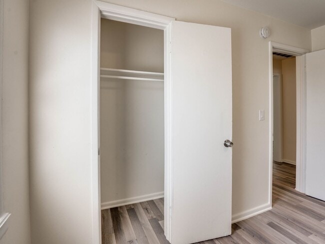 Building Photo - 2 Bedroom, 1 Bath Home in Shawnee!