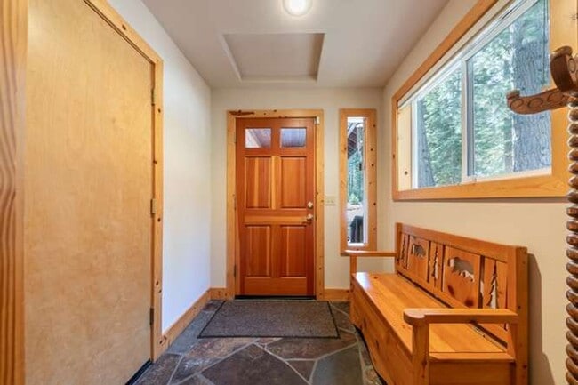 Building Photo - 11400 Thelin Dr