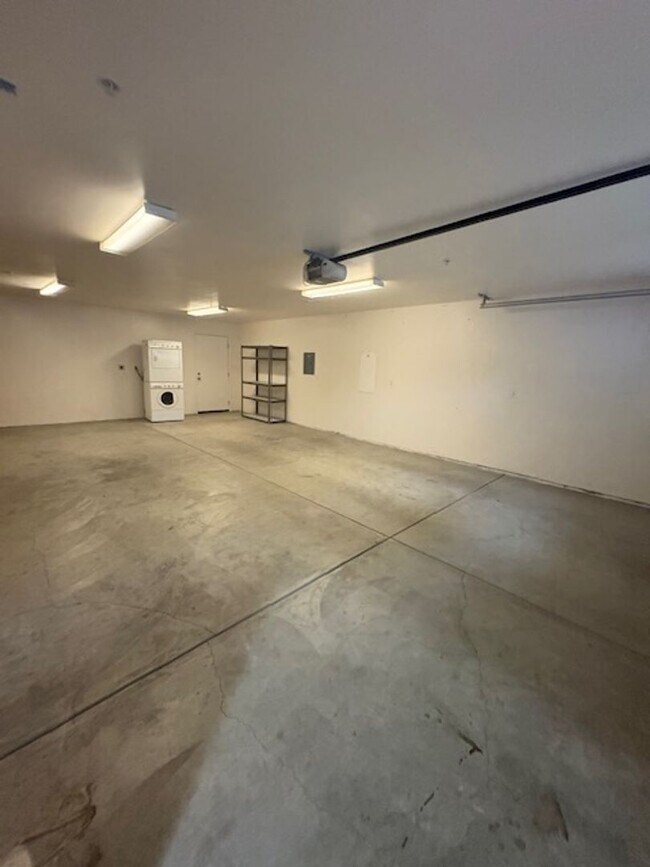 Building Photo - 491 N Chorro St