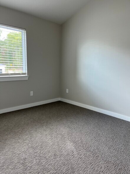 Building Photo - 10565 Brothers Ln