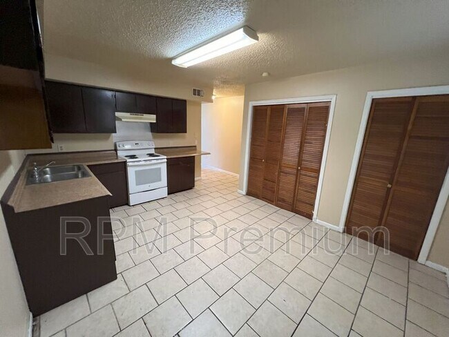 Building Photo - 10769 Alco Ave