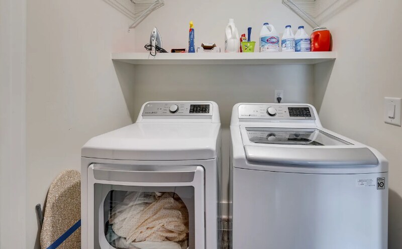 Building Photo - 3813 Dr Walter S Davis Blvd