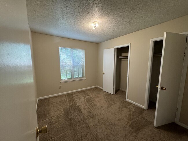 Building Photo - 3100 Gayhart Dr NW