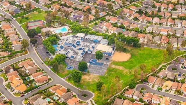 Building Photo - 114 Guinness