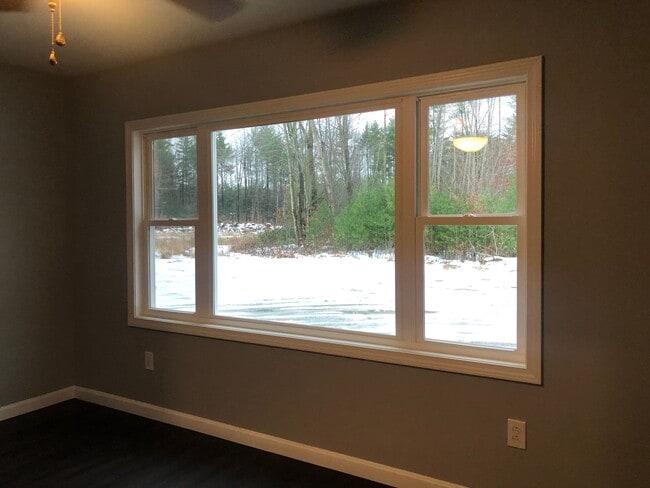 Building Photo - 350 US-7