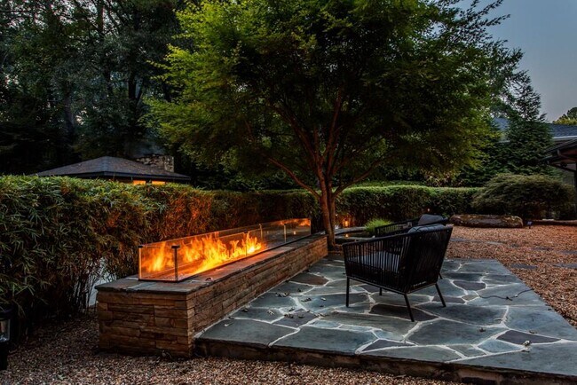 Building Photo - 1904 Lenox Rd NE