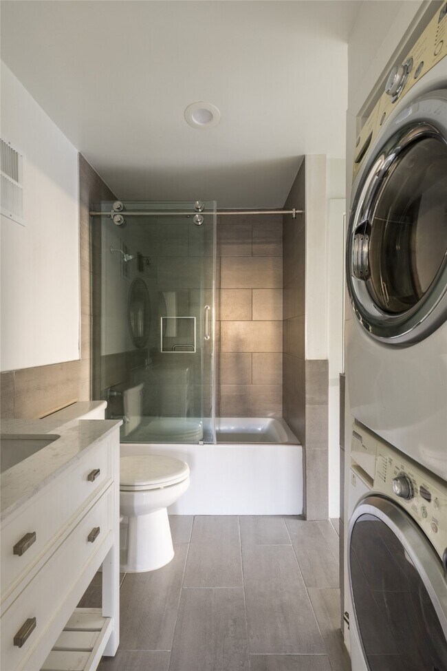 Building Photo - 10075 Westpark Dr