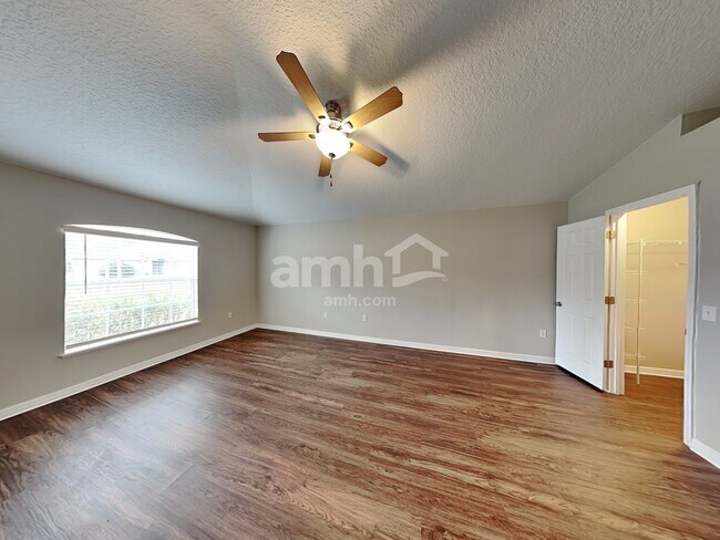 Building Photo - 49 Raintree Place