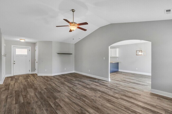 Building Photo - 3 bedroom in Sneads Ferry with Fenced Yard