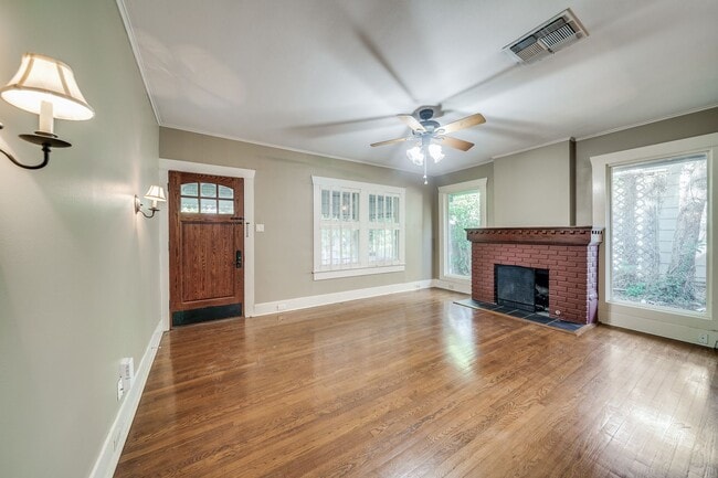 Building Photo - BEAUTIFUL HOME IN BLUEBONNET HILLS, ALAMO HEIGHTS