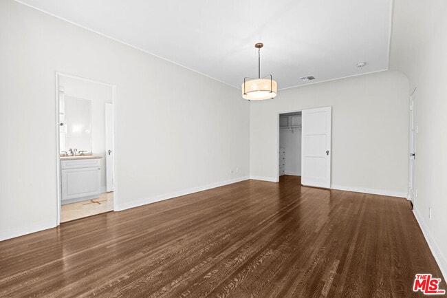 Building Photo - 208 S Rodeo Dr