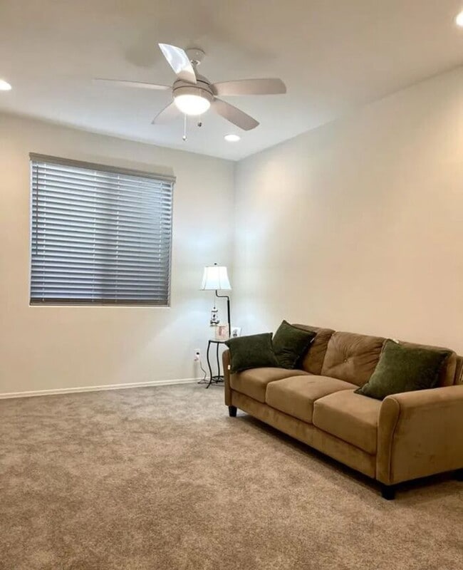 Building Photo - 2022 Built Single-Level 4Bedrooms/3Baths Stunning Home!!