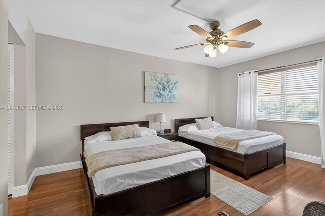 Building Photo - 401 Golden Isles Dr