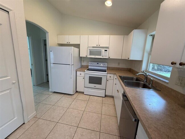 Building Photo - 3305 Circleville St