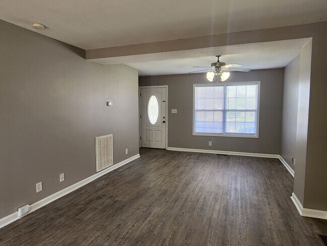 Building Photo - 112 N Cavalcade Cir