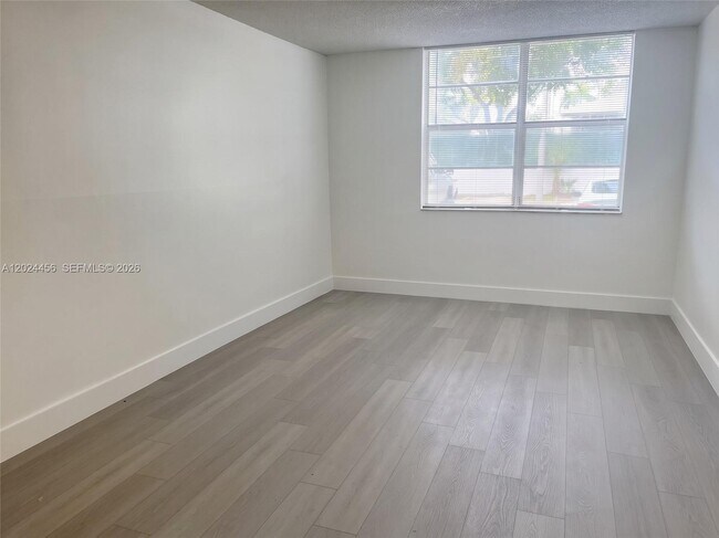 Building Photo - 484 NW 165th St