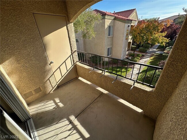 Building Photo - 7885 W Flamingo Rd