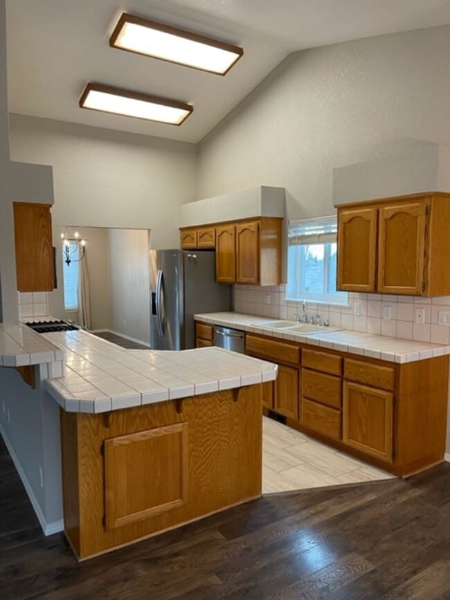 Building Photo - 3 Bedroom Located in Country Heights Subdi...