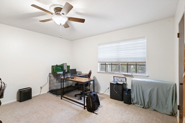 Building Photo - 2 Bedroom/2 Bath Shenandoah Subdivision
