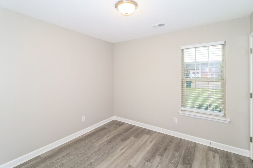 Building Photo - 8129 Jordan View Dr