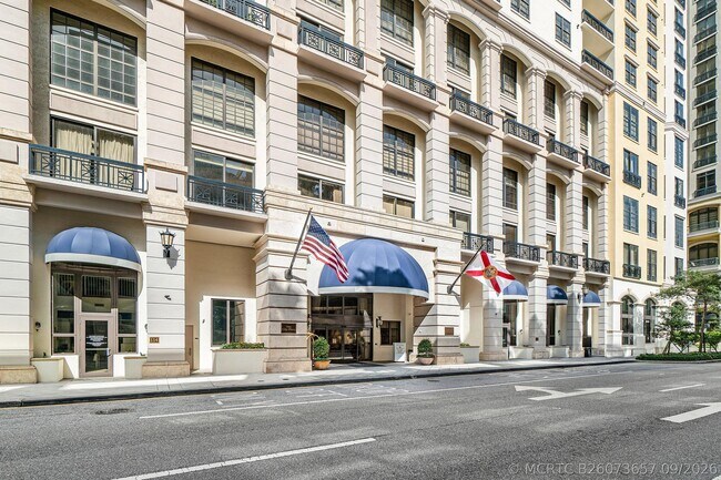 Building Photo - 801 S Olive Ave