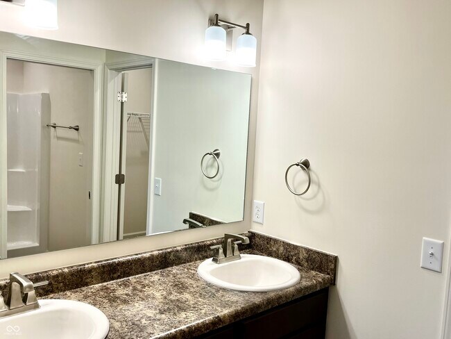 Building Photo - 6250 Shale Crescent Dr