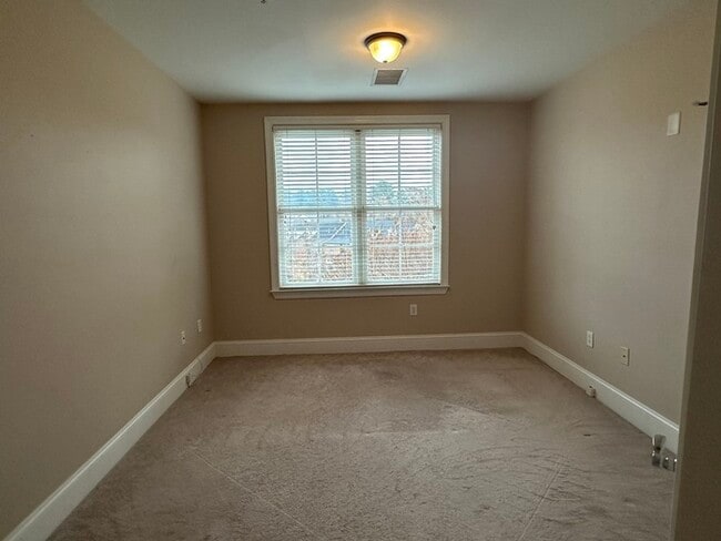 Building Photo - Downtown Raleigh 2 Bed 2 Bath Condo w/ cov...